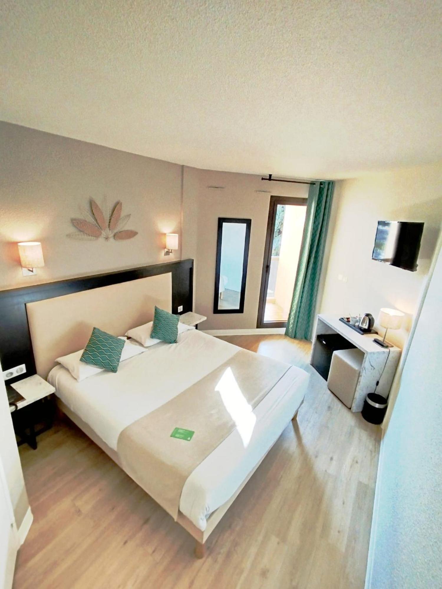 Hotel Le Collier Antibes Bagian luar foto