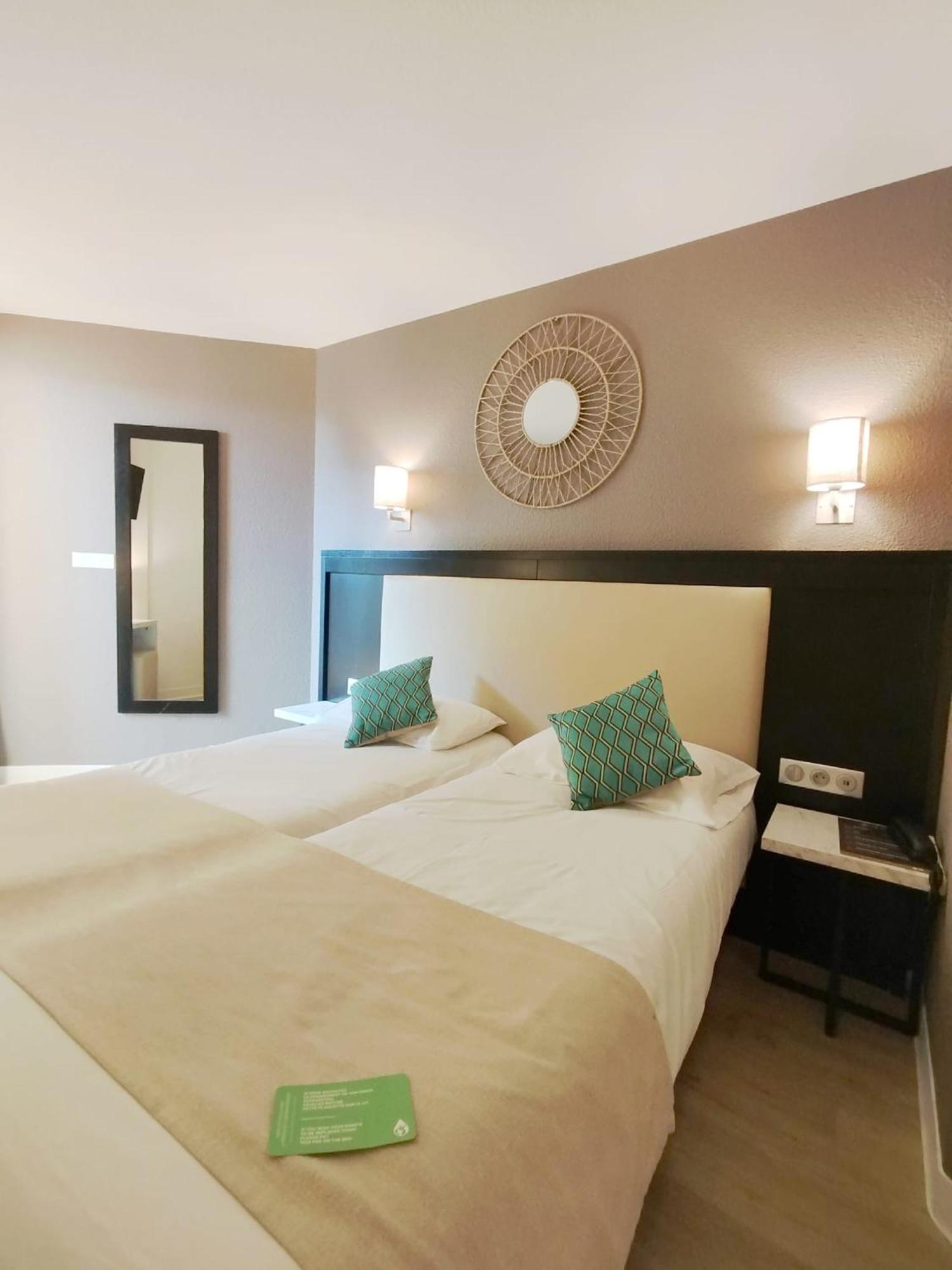 Hotel Le Collier Antibes Bagian luar foto