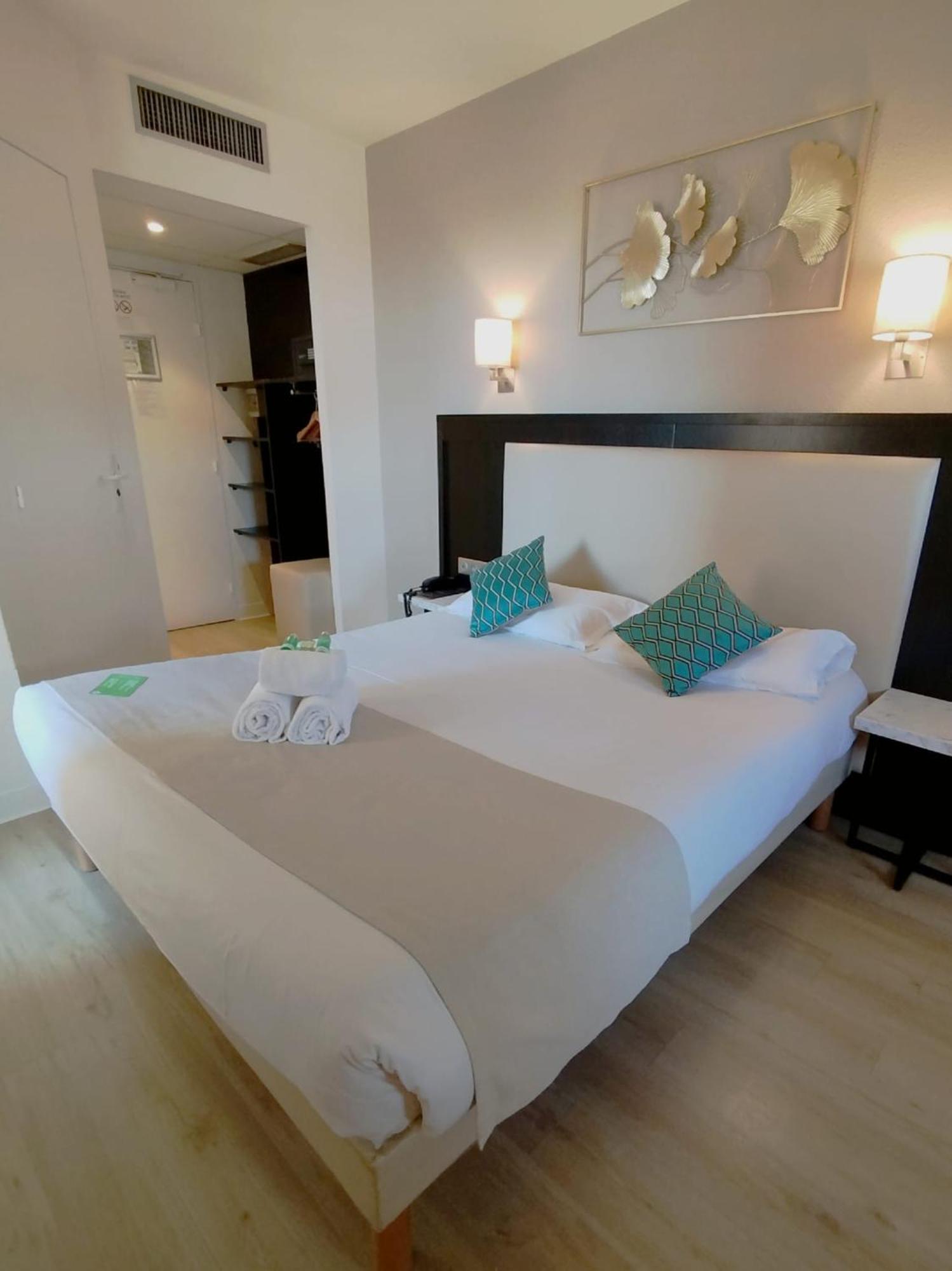 Hotel Le Collier Antibes Bagian luar foto