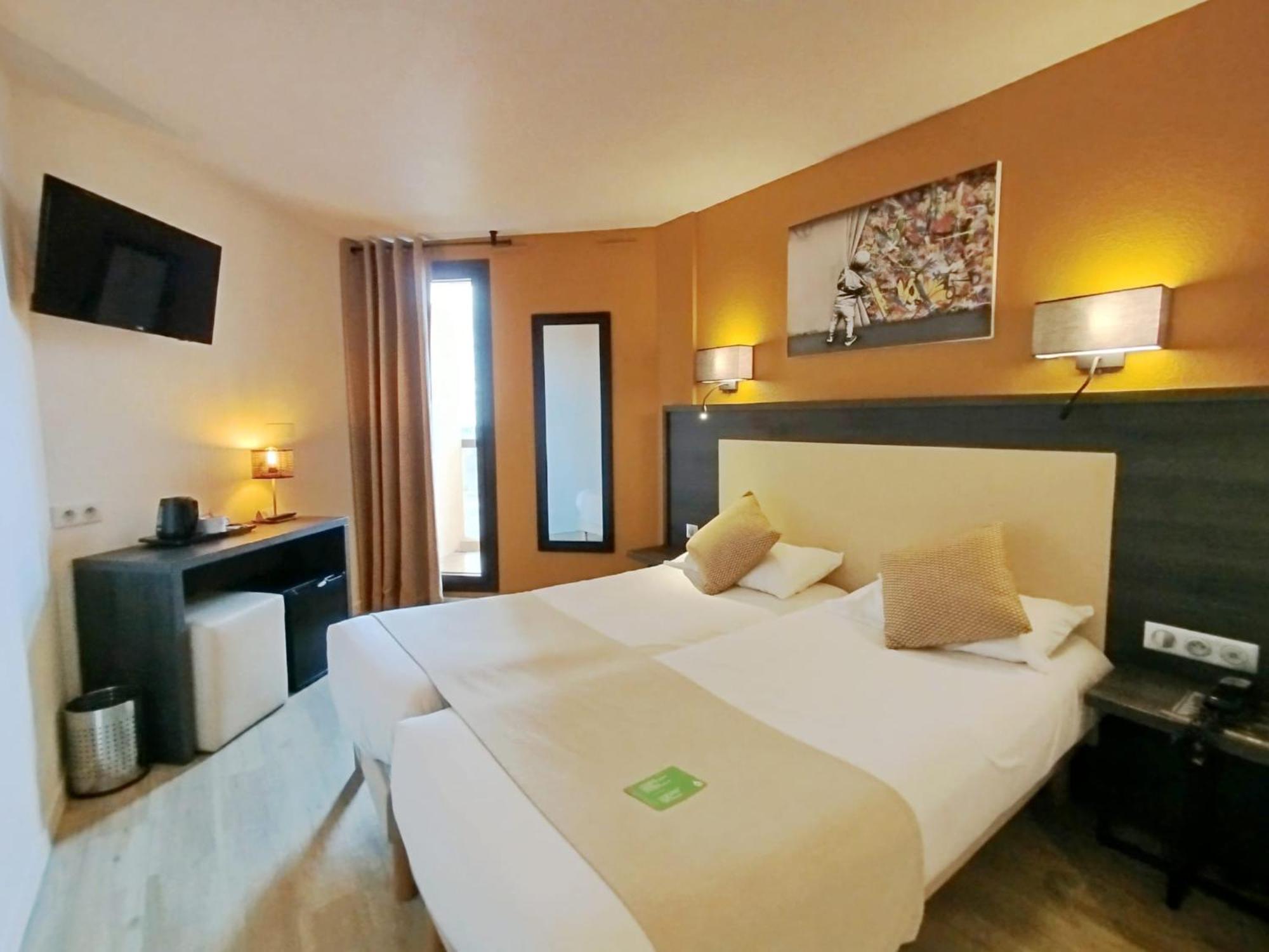 Hotel Le Collier Antibes Bagian luar foto