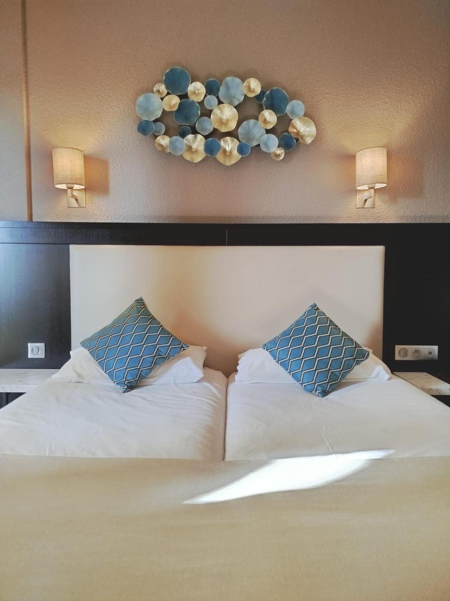 Hotel Le Collier Antibes Bagian luar foto