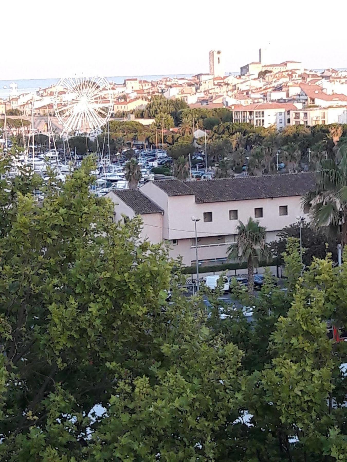 Hotel Le Collier Antibes Bagian luar foto
