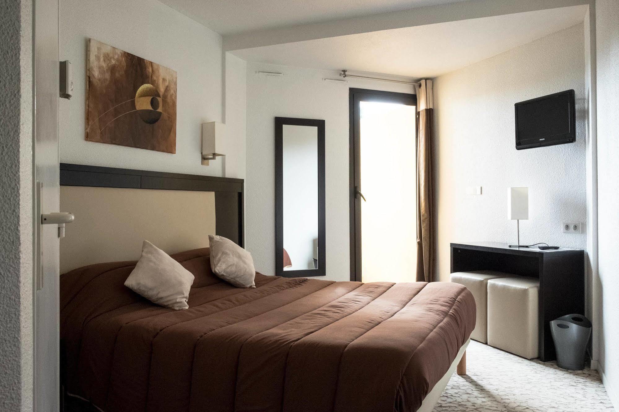 Hotel Le Collier Antibes Bagian luar foto