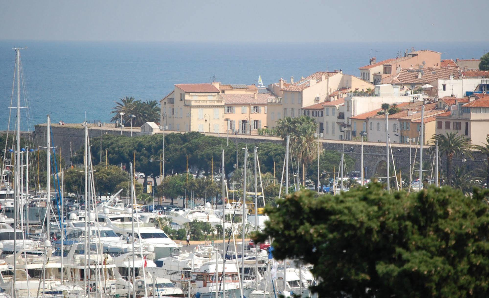 Hotel Le Collier Antibes Bagian luar foto