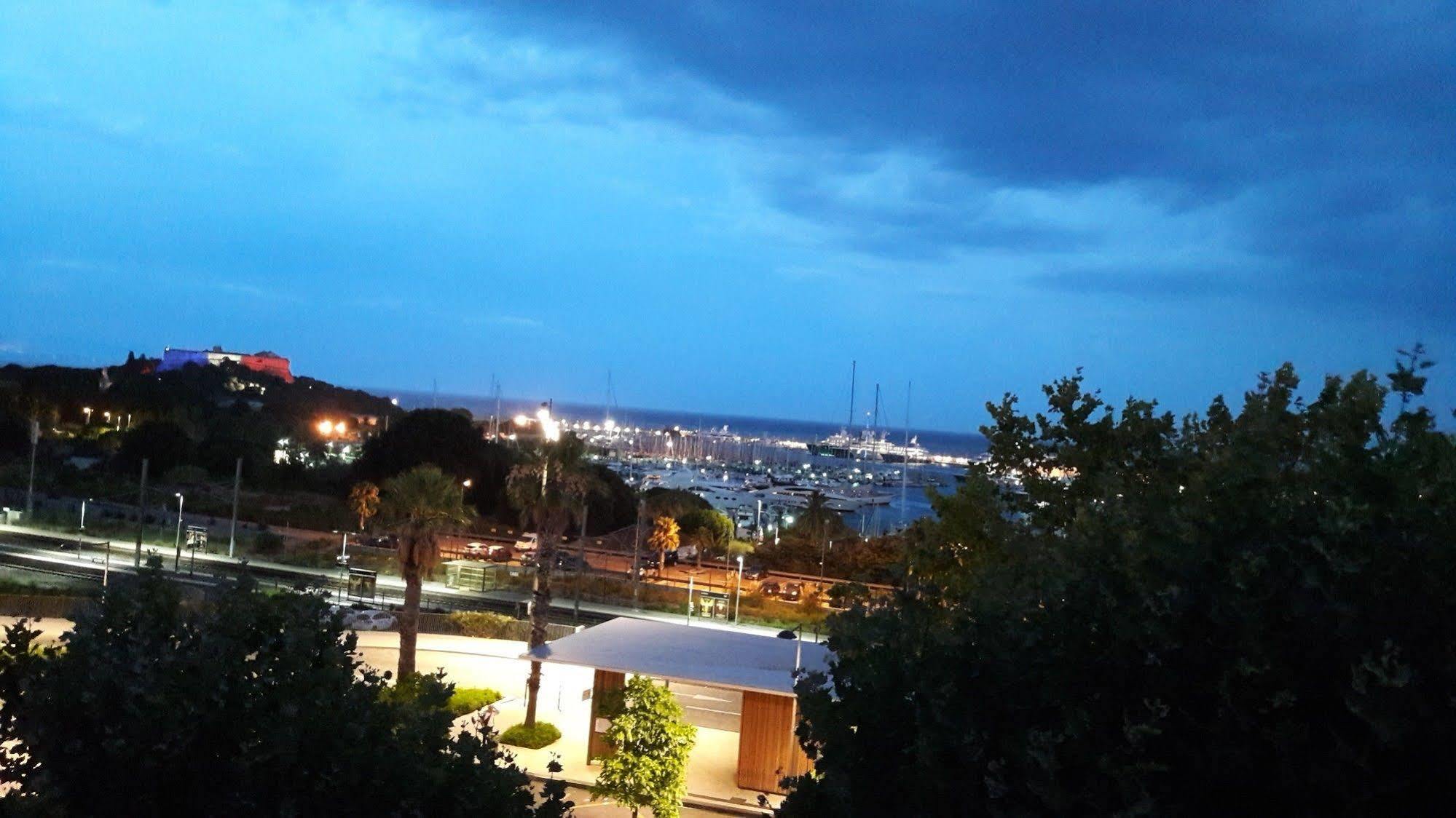 Hotel Le Collier Antibes Bagian luar foto