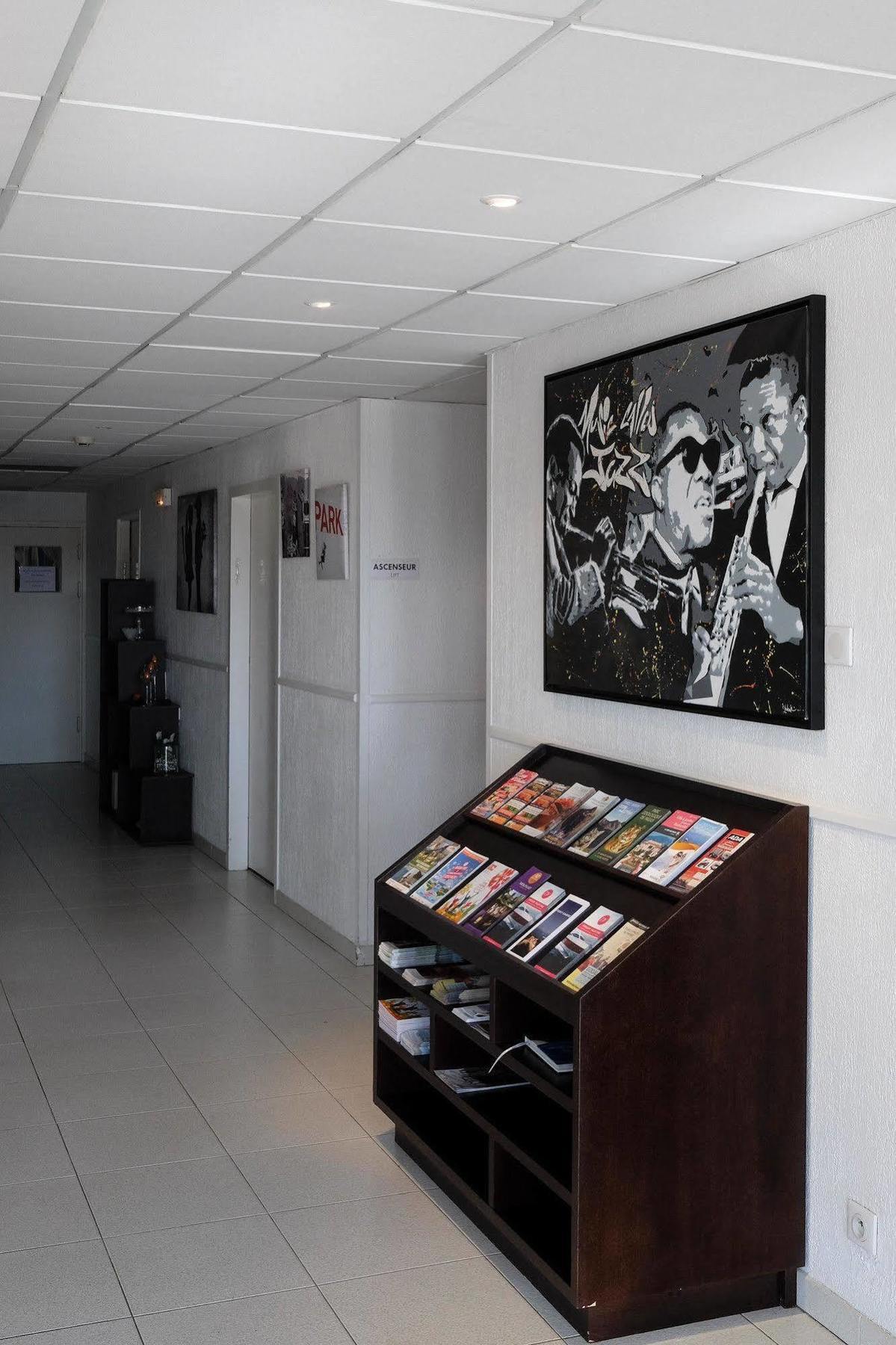 Hotel Le Collier Antibes Bagian luar foto