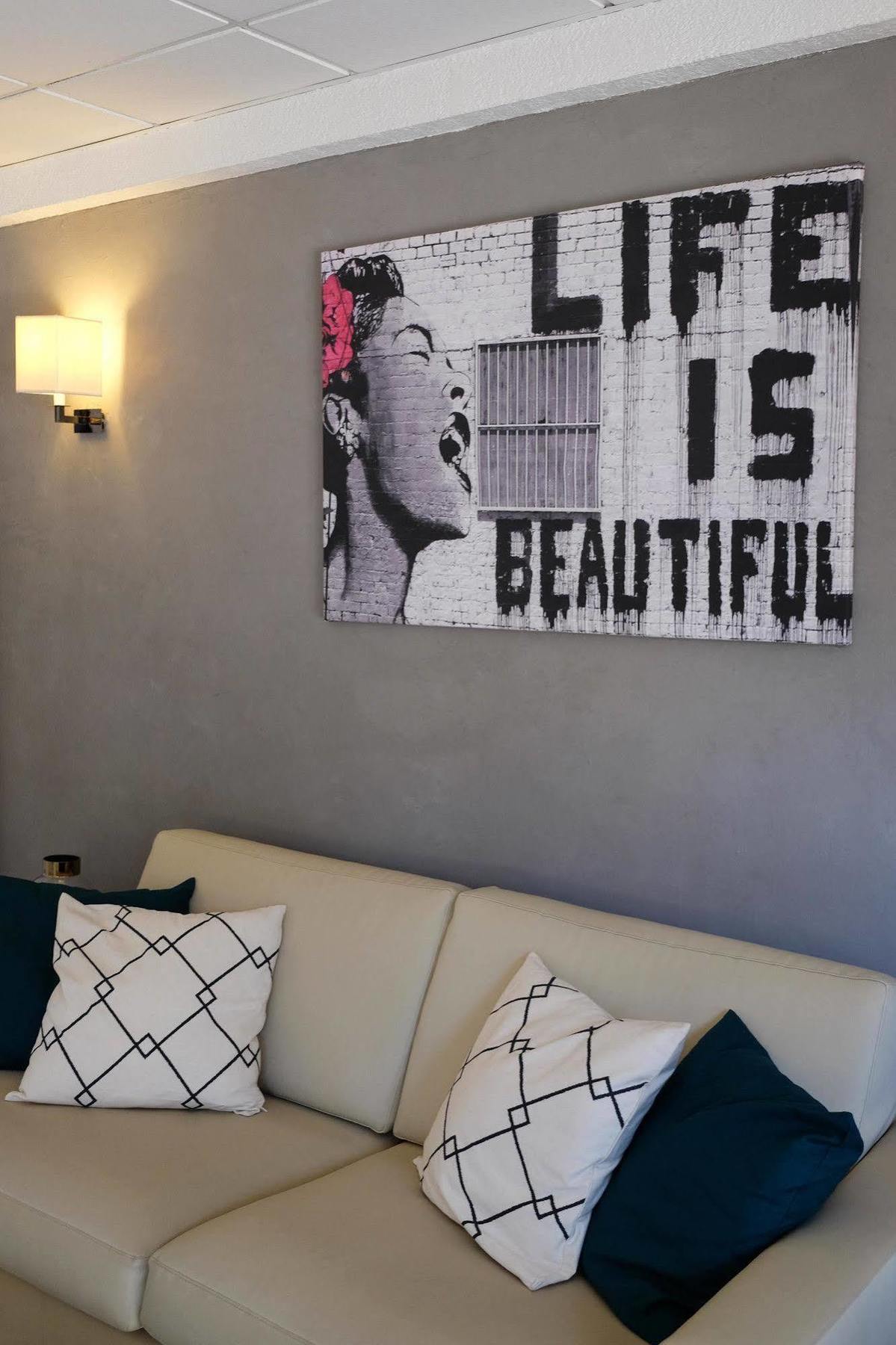 Hotel Le Collier Antibes Bagian luar foto